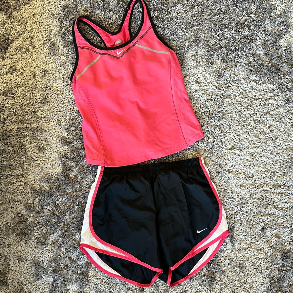 Women’s Nike short and tank bundle